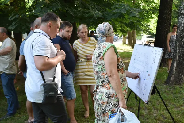 Бруківка, дитяча зона, LED-освітлення: у Луцьку відремонтують двір на Потебні (фото)