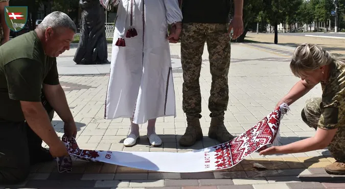 На Донеччині у волинській бригаді відгуляли подвійне весілля (фото)