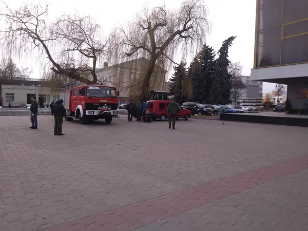 На Театральному майдані Луцька до виставки готуються лісівники
