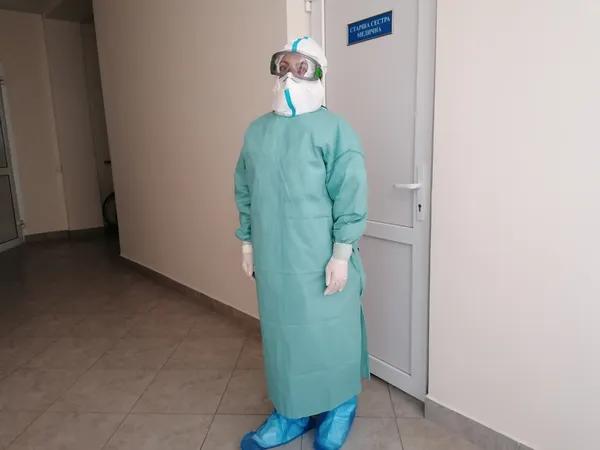 У захисному костюмі