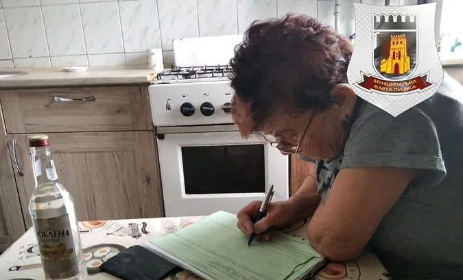 Муніципали знайшли, де у Луцьку можна придбати дешеву горілку (фото)