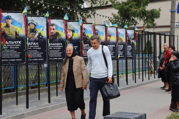 На Волині рідним  захисників Олександра Здрока та Петра Птачика вручили їх посмертні нагороди (фото)