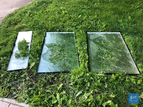 Розбиті вікна і двері: в Нововолинську втретє за тиждень розгромили магазин (фото, відео)