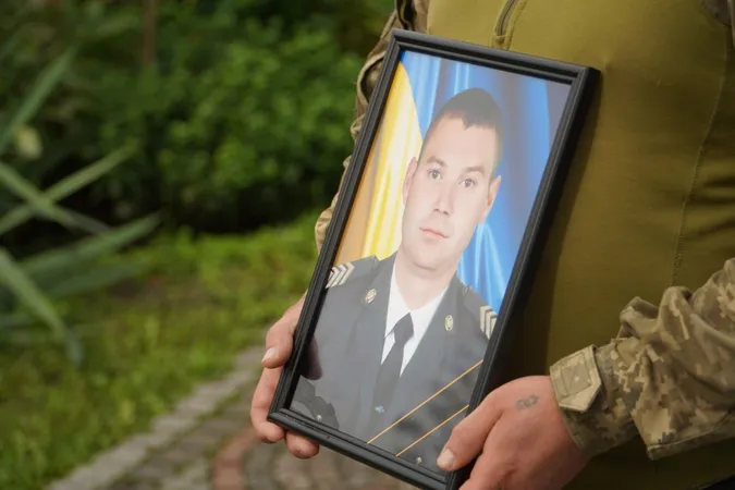 Залишилась дружина та 12-річна донечка: у Володимирі провели в останню дорогу Андрія Рудакова (фото)