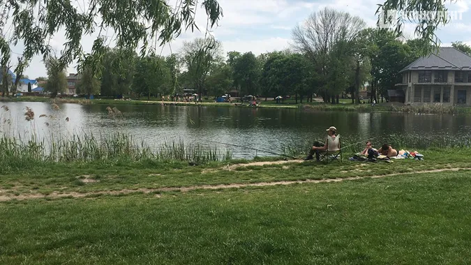 На Теремнівських ставках – людно: відкрили купальний сезон (фото, відео)