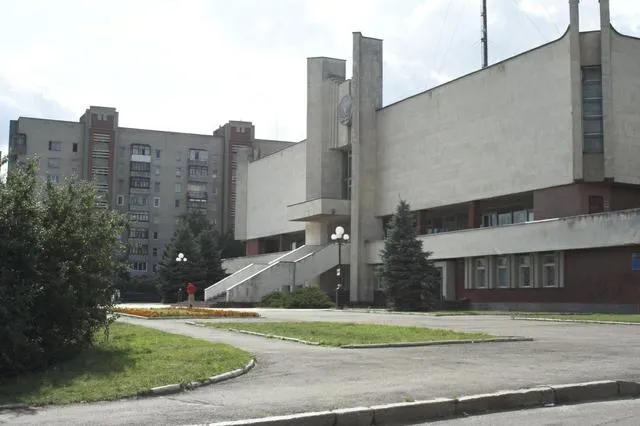 У Луцьку людина впала з багатоповерхівки