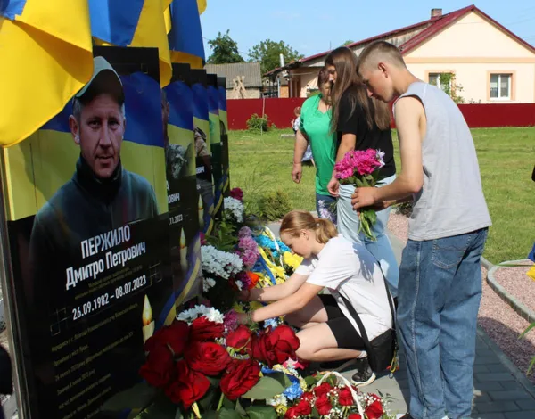 У Луцькому районі освятили пам'ятну стелу загиблим Героям (фото)