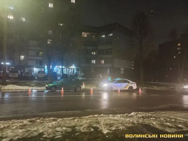 Постраждалу забрали до лікарні: стали відомі деталі ДТП на проспекті Молоді (фото)