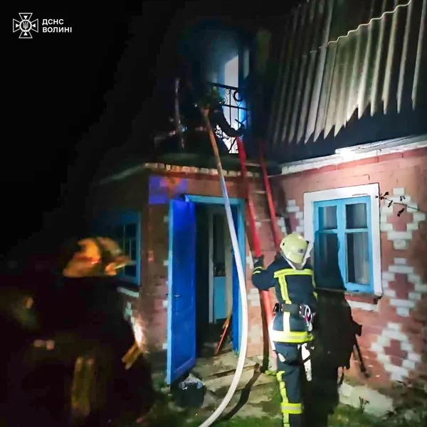 На Волині рятувальники ліквідували пожежі в житловому та дачному будинках (фото)