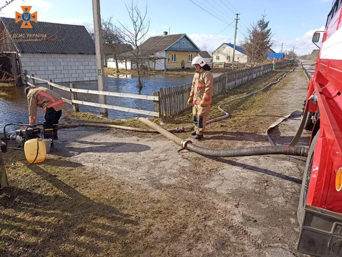 Підтопило: городи волинян перетворилися на ставки (фото)
