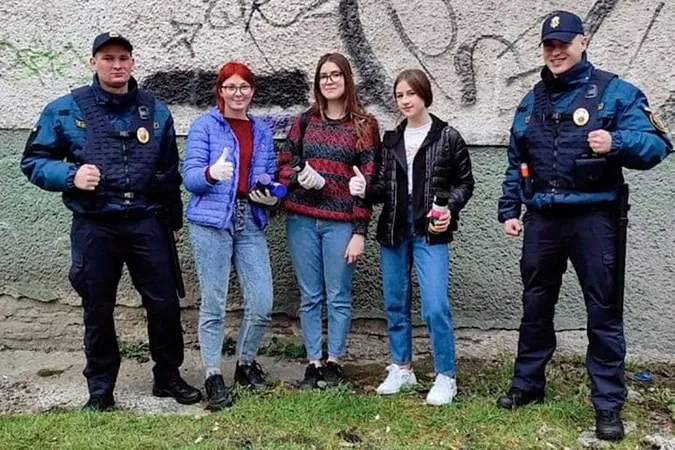 У Луцьку гвардійці та активісти позамальовували рекламу наркотиків (фото)