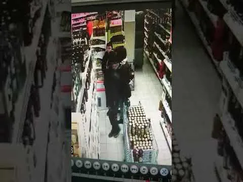 Коньяк та мартіні: підліток-злодюжка з Луцька сходив до магазину за випивкою