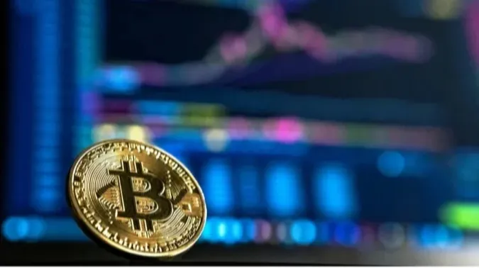 Біткоїн знижується нижче $90 тисяч на тлі ризику на фінансових ринках