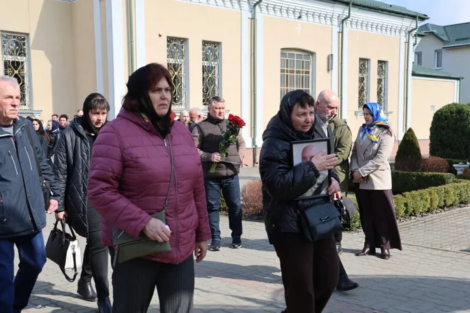 У Луцьку провели в останню дорогу полеглого Героя Дениса Савчука