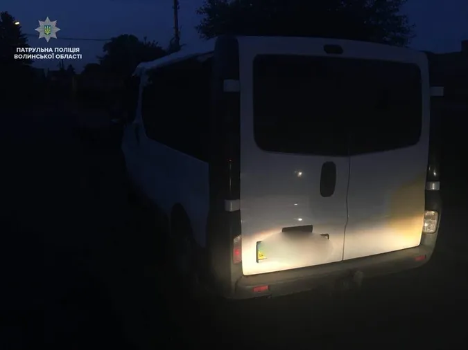 У Луцьку п'яна жінка покусала патрульного (відео)