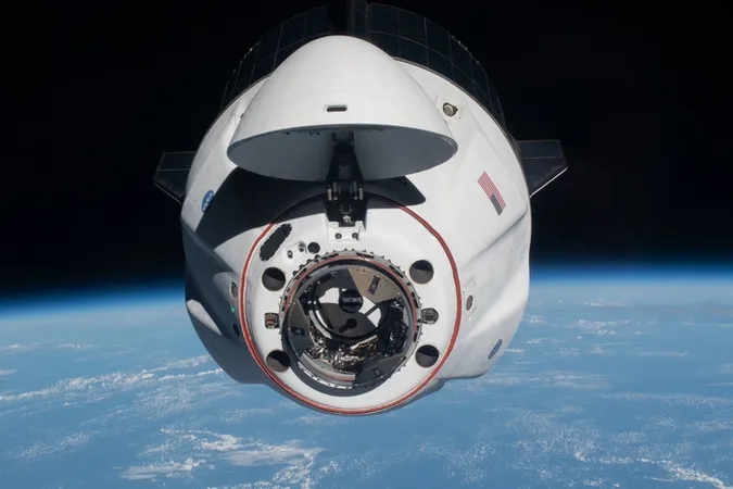 Crew Dragon з чотирма астронавтами повернувся на Землю після 168 днів у космосі