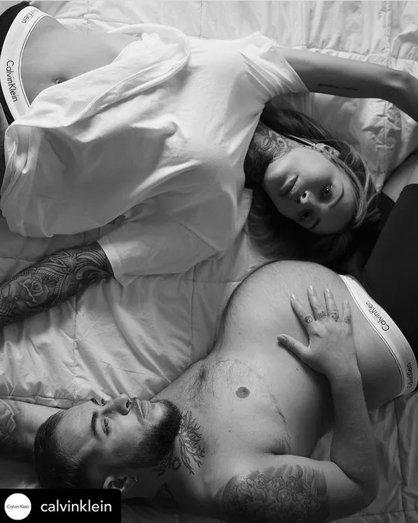 Вагітний чоловік знявся у рекламі білизни Calvin Klein (фото)