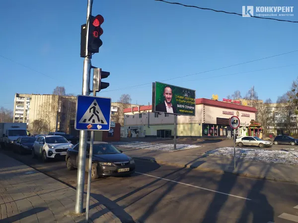 Відродження-Ветеранів-Писаревського: в Луцьку запрацював новий світлофор (фотофакт)