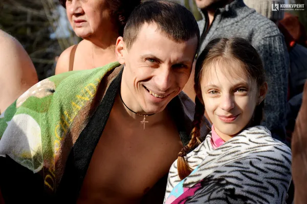 Як лучани на Стиру занурювалися на Водохреща (фото)