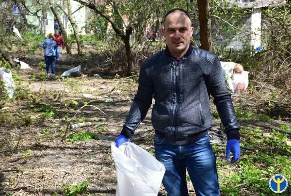 Працівники волинської служби зайнятості вийшли на толоку (фото)