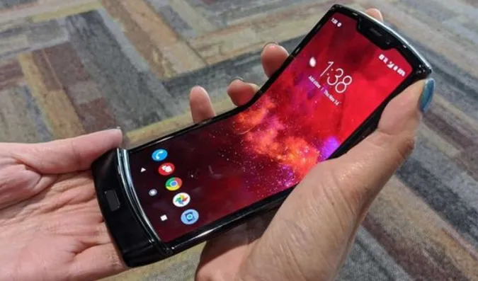 Новий смартфон-розкладачка Huawei буде вдвічі дешевшим за попередній