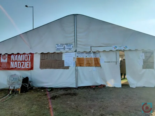 Як українців зустрічають у Польщі: репортаж із пункту допомоги (фото)