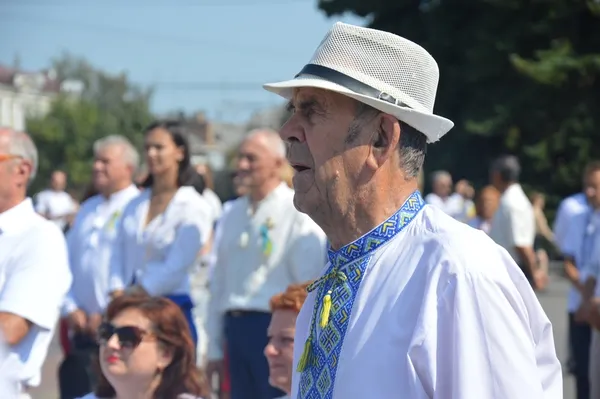 Як лучани «вишили» тілами в'їзну вежу замку Любарта (фото)
