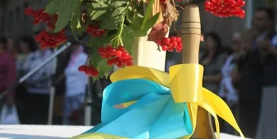 З Днем знань: листівки та вітання