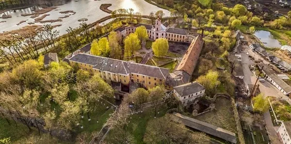 Куди поїхати біля Луцька восени: найкращі місця для осінніх пригод