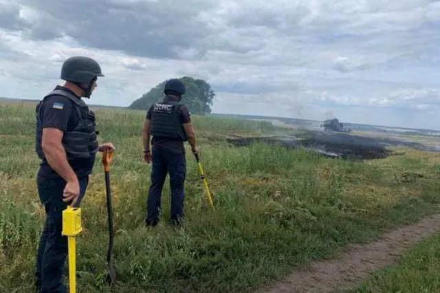 На Харківщині на протитанковій міні підірвався комбайн (фото)