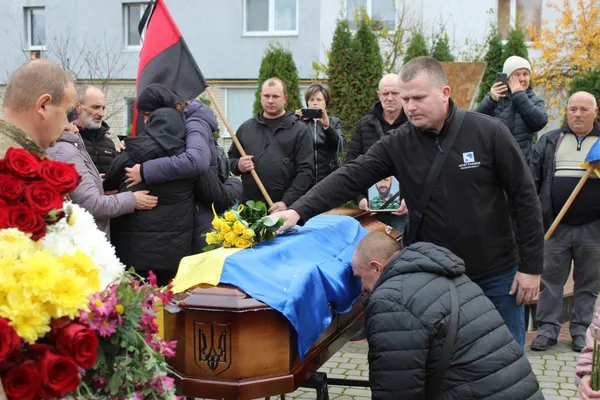 «Я вже – волиняка»: Рожищенська громада попрощалася з воїном з Хмельниччини Миколою Мясковським (фото)