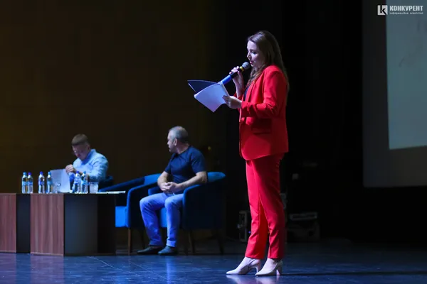 «Половину списку сформуєте ви»: Покровський веде лучан у владу (РЕПОРТАЖ)