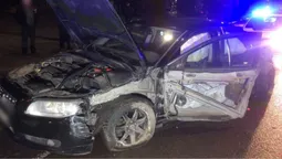 У Луцьку зловмисник на викраденій автівці врізався в маршрутку
