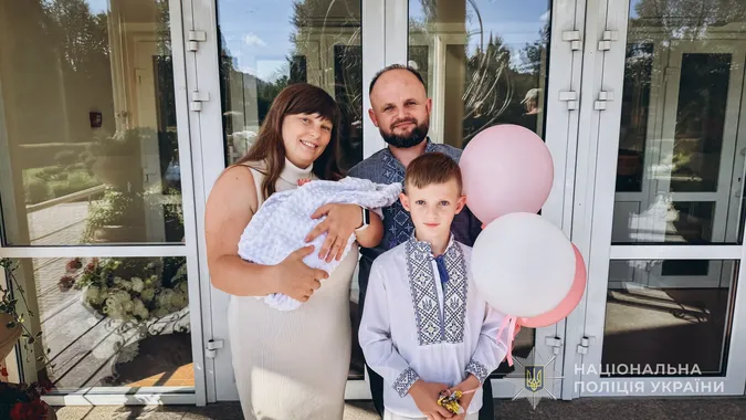 Зі сходу – на зустріч із донечкою: бойовий медик з Волині удруге став татом (фото)
