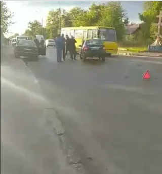 У Луцьку – ДТП у районі Вишкова: не розминулися автомобілі (фото)