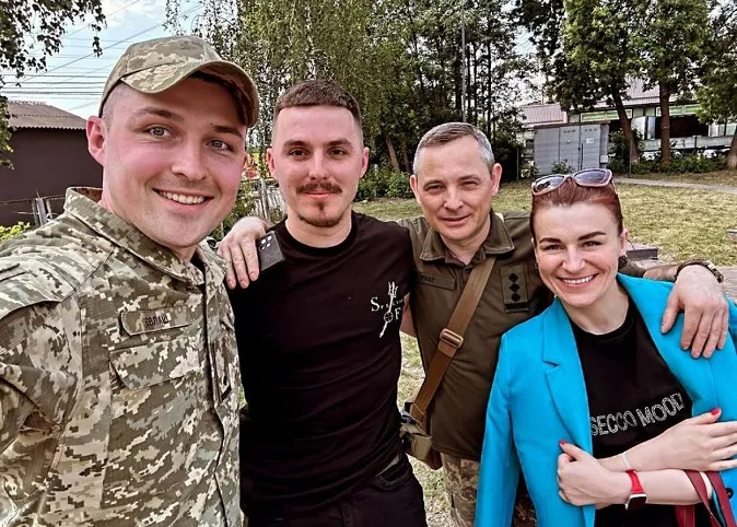 Льотчик Karaya з Луцької бригади «засвітився» з двома речниками ПС ЗСУ (фото)