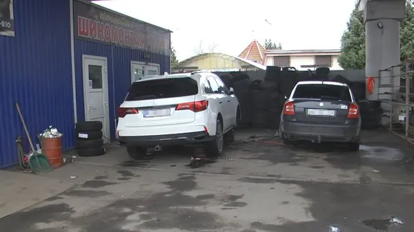 Чекали до останнього: на шиномонтажах у Луцьку – черги (відео)