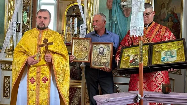У двох храмах на Волині з'явилися ікони, врятовані військовим на Запорізькому напрямку (фото)