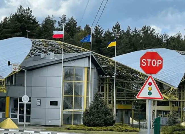 Волинські митники попередили про черги в «Ягодині»: відома причина