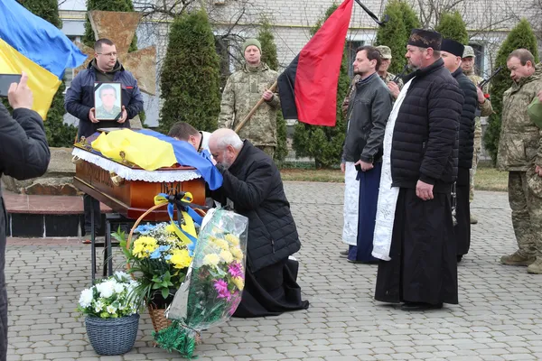 Півтора року без звістки: Рожищенська громада попрощалася з полеглим Валентином Волошиним (фото)