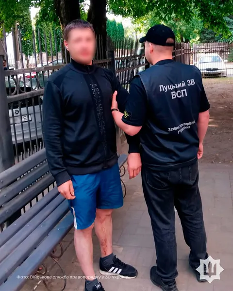 У Луцьку зловили військового в СЗЧ, який тримав у підвалі цілий пакет «трави»