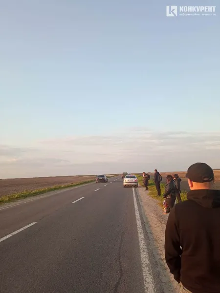 Пасажирів довозили попутки: біля Радехова зламався автобус «Ужгород – Луцьк» (фото)