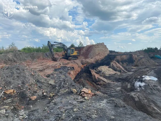 Накопали на 102 мільйони: на Волині викрили масштабну схему видобутку (фото, відео)