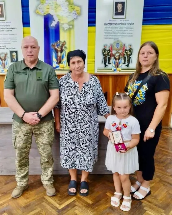 Матері полеглого захисника з Володимирського району передали орден «За мужність»