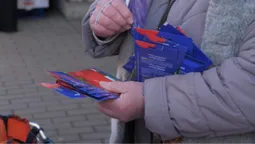 На луцькому ринку – аншлаг: товар розгрібають пачками (відео)
