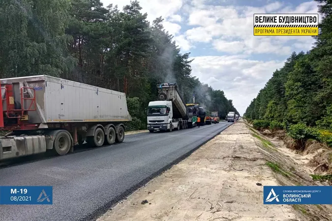 На Волині асфальтують найгіршу ділянку міжнародного автошляху (фото)