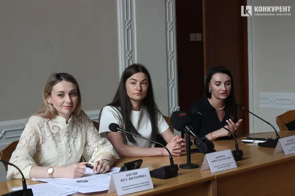 Віта Костик, Мирослава Якимчук, Юлія Вусенко