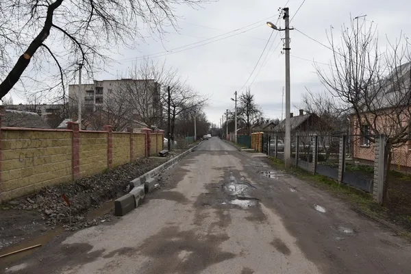 Як у Луцьку ремонтують прибудинкові території (фото)