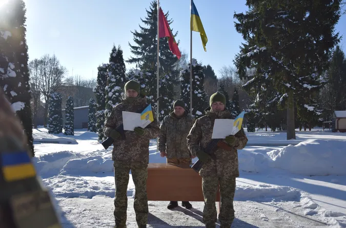 У Луцьку військовослужбовці Волинського прикордонного загону склали військову присягу (фото)