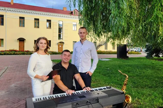 У Ковелі біля фонтану відбувся концерт на підтримку ЗСУ (фото)
